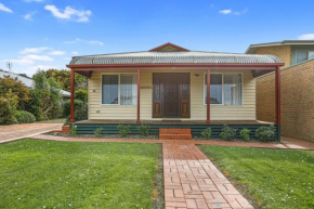 Aunty Wins, Apollo Bay
